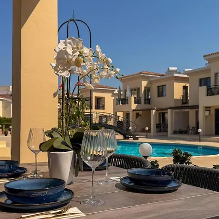 דירה Sabai - Pool, Sea View And Sunset Terraces פאפוס